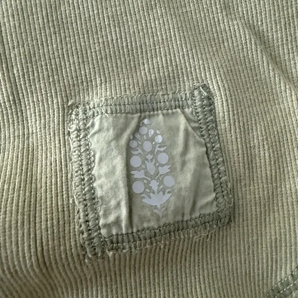 Casual Olive Long Sleeve Women's Top - Picture 2 of 4